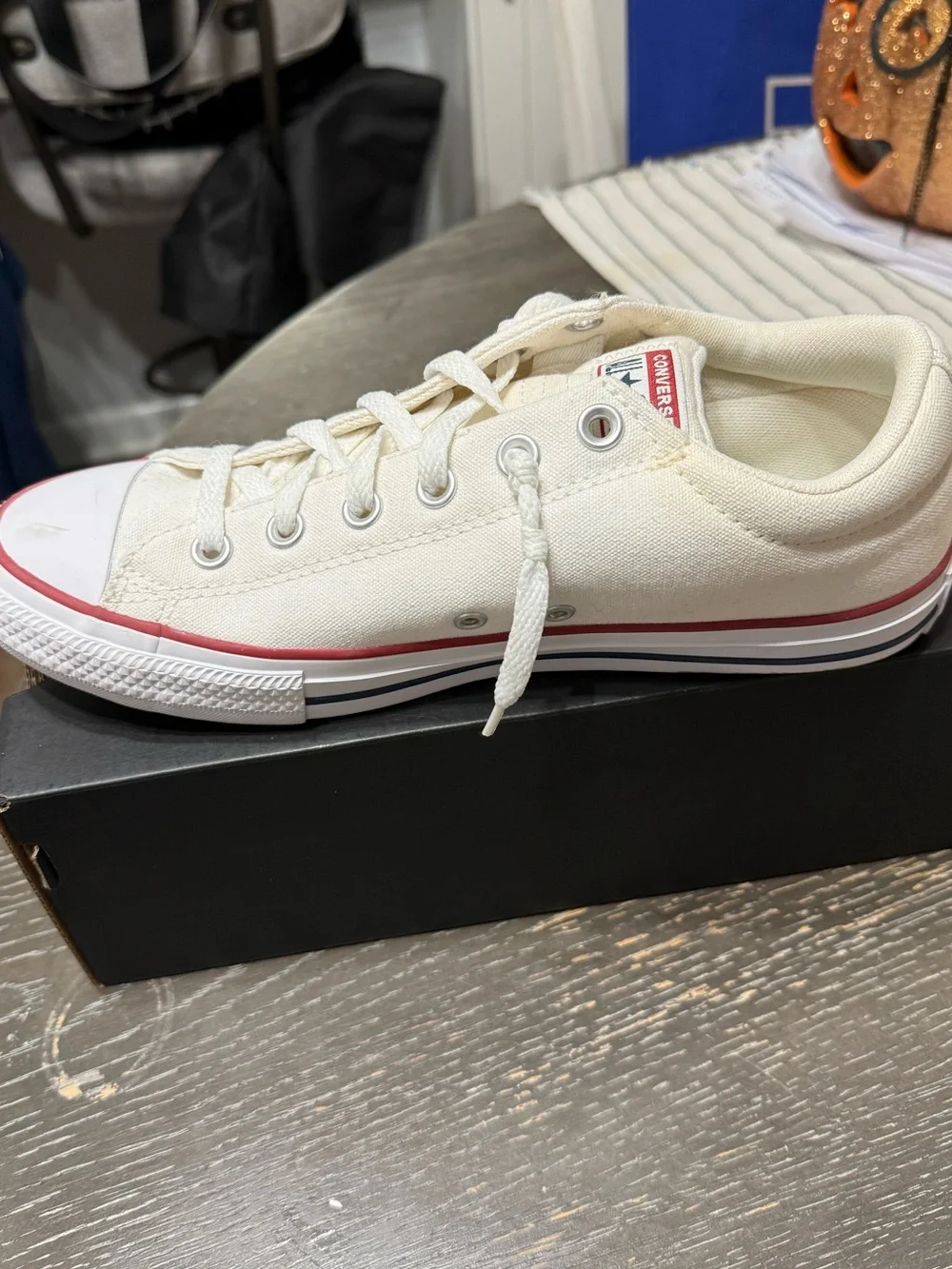 Converse Kids Low Top Canvas Sneakers White w/ Red Trim Size 7 fits women 7.5/8